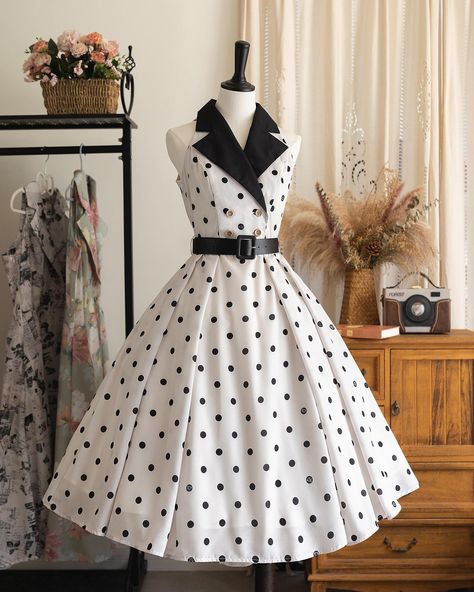 🛍️Retro fashion Elegant Lolita dress in 7 versions. 👉Search ‘CGFW-133’ on devilinspired.com #devilinspired #elegantdress #eglcommunity #classicdress #lolitacoord #lolitafashionstyle #retrofashion Vintage Skirts 1950s, 50s Inspired Outfits, Iconic Audrey Hepburn, 50s Dress Pattern, Blazer Collar, Dresses 50s, Gorgeous Summer Dresses, Vintage Fashion 1950s, 1950s Retro