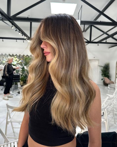 Soft Golden Balayage, Gradient Brown Hair, Full Highlights Balayage, Beachy Brown Blonde Hair, Brown Hair Soft Balayage, From Brown To Blonde Hair Transformation, Beachy Hair Brunette, Golden Hair Balayage, Natural Ombre Hair Brunette