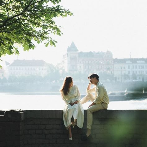 Korean Couple Photoshoot Aesthetic, Couple Photoshoot Cute, Pre Wedding Photoshoot Theme, Couple Photoshoot Ideas, Wedding Photo Studio, Pre Wedding Shoot Ideas, Pre Wedding Photoshoot Outdoor, Pre Wedding Poses, Couple Pose