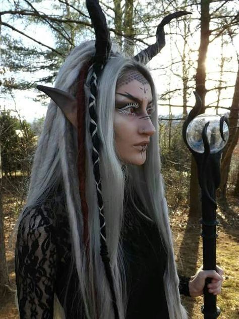 Dark Elf Halloween, Elven Makeup, Dark Fairy Makeup, Ghost Bride Costume, Dark Fairy Costume, Devil Makeup, Elf Cosplay, Halloween Makeup Inspiration, Elf Costume