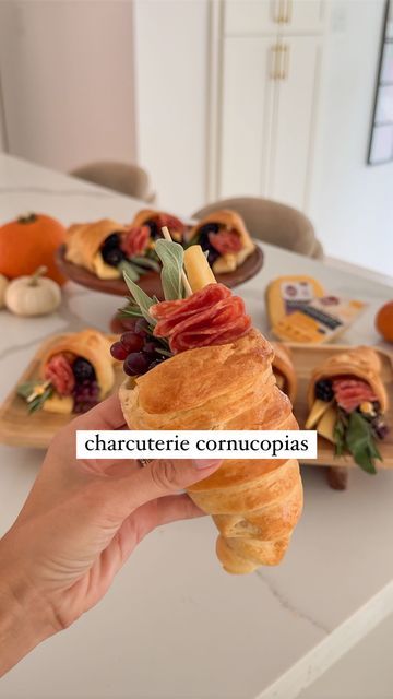 Crescent Roll Cornucopia Charcuterie, Individual Fall Charcuterie Cups, Hosting Friendsgiving Food, Friendsgiving Hors D’oeuvres, Crescent Roll Cornucopia, Thanksgiving Charcuterie Cups, Thanksgiving Food Ideas Appetizers, Friendsgiving Potluck Ideas, Hand Held Appetizers