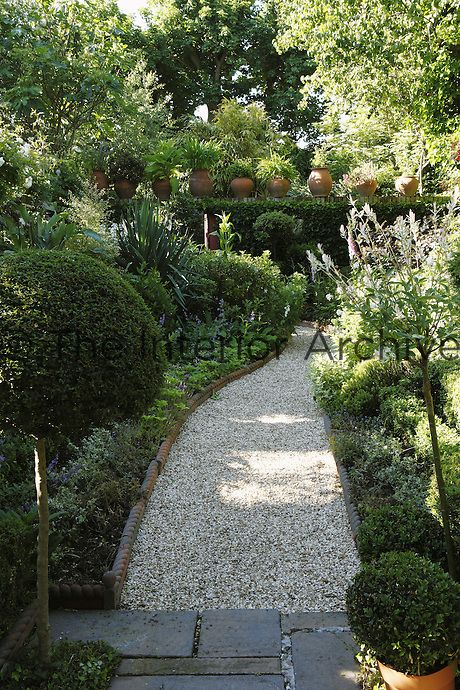 French Gardens, Walkway Ideas, Walkways Paths, Gravel Path, Cottage Garden Design, Gravel Garden, Garden Walkway, Cottage Gardens, Garden Path