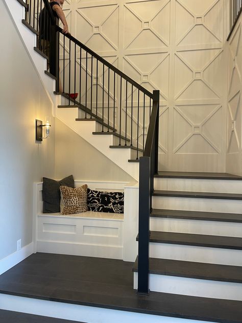 Pop Design For Stairs Wall, Staircase Feature Wall Ideas, 2 Story Focal Wall, Fretwork Wall Panels Diy, Cheap Wall Paneling, Accent Wall Stairwell, Staircase Feature Wall, Accent Wall Staircase, Stair Accent Wall