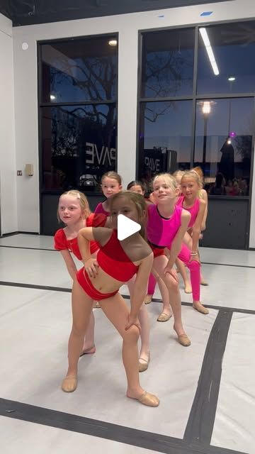 79K likes, 242 comments - the.phia.gram op February 15, 2024: "I love dancing with all my Galentines! 🩷❤️🩷❤️Thank you @brynnebecker for a fun class and for letting us choreograph our own routine! So much fun! . . . #thephiagram #paveschoolofthearts #beyonce #dancebesties #dancelife #minidancers #tinydancers #fundance #dancemoms #dancefun #cutedance". Acro Poses For 3 People, Kid Dancers Videos, Dance Moms New Era, Ballet Dancers Aesthetic, Dance Moms Videos Funny, Dance Moms Sophia, Cool Dance Poses, Dance Videos Tik Tok, Dances Tiktok Videos