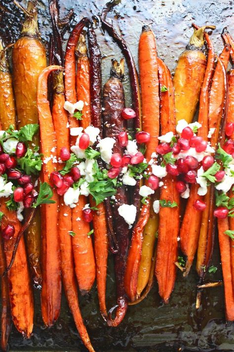 These perfectly caramelized Roasted Pomegranate Carrots are dressed up with pomegranate molasses! | The Millennial Cook #sidedish #vegetables #carrots #roastedcarrots #pomegranate Pomegranate Carrots, Roasted Pomegranate, Salsa Mango, Caramelized Carrots, Easy Roasted Vegetables, Grilled Vegetable Recipes, Molasses Recipes, Pomegranate Recipes, Recipes Vegetables