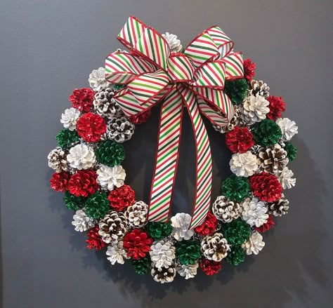 Holiday Sparkling Pinecone Wreath/ Hand Made Pinecone Holiday Wreath/ This red, white, green and white tip pinecone wreath is hand crafted with hand-picked  pinecones. Each pinecone has been painted and then glitters to give it that holiday sparkle. The White tip pinecones have had each petal painted white and glittered with Epson salt to give it a look of snow   All pinecones have been glued to a 14 in. metal frame, wrapped in twine, securing them firmly in place.  Red, white, green and white t Winter Pinecone Wreath, Christmas Wreath With Pinecones, Christmas Pinecone Wreaths Diy, Pinecone Christmas Wreath, How To Paint Pinecones, Christmas Crafts Wreaths & Garlands, Diy Bows For Wreaths, Pinecone Wreath Diy, Christmas Pinecone Crafts