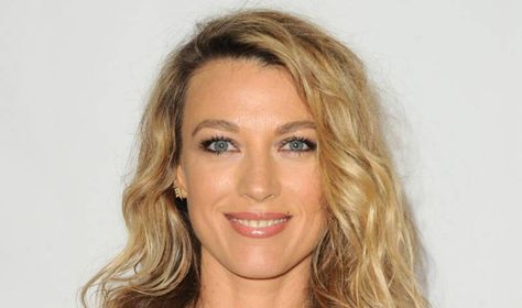 Natalie Zea Natalie Zea, Danny Lee, White Eyes, Hair Color Blue, Famous Americans, Tv Commercials, Blue Hair, Body Measurements, American Actress