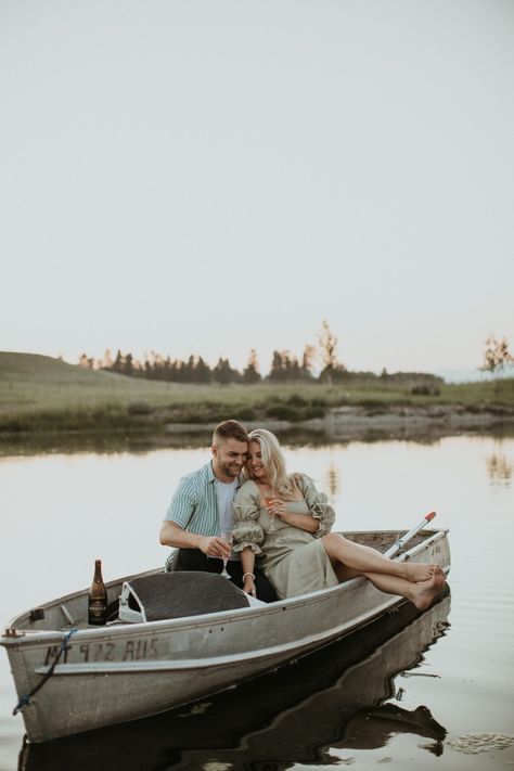 Fishing Boat Photoshoot, Fishing Boat Engagement Photos, Engagement Photos Canoe, Canoe Couples Photoshoot, Row Boat Photoshoot, Canoe Engagement Pictures, Engagement Photos Boat, Canoe Photoshoot, Epic Photoshoot