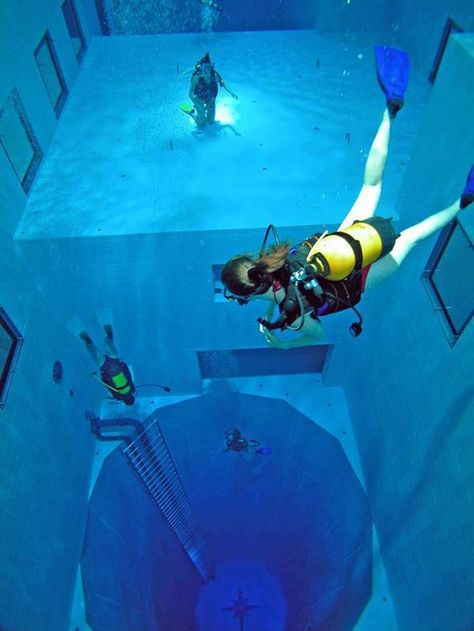 diving training! Deepest Pool, Deepest Swimming Pool, Underwater Museum, Amazing Swimming Pools, Deep Pool, Diving Pool, Underwater Caves, Indoor Pools, Deep Diving