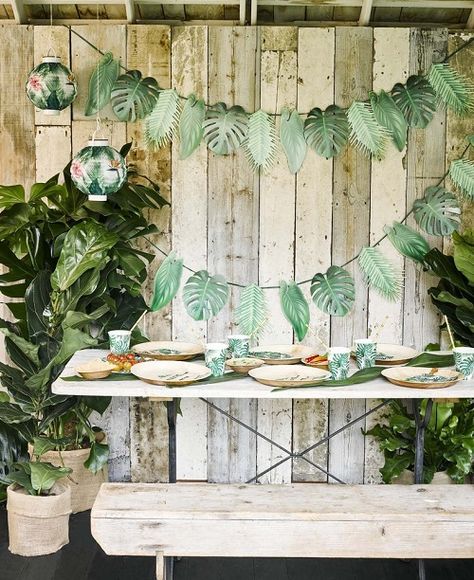 Throwing an Eco-friendly Baby Shower Ideas Tropisk Fest, Jungle Party Decorations, Tropical Bachelorette, Tropical Party Decorations, Leaf Cutout, Palm Leaf Plates, Party Girlande, Hawaiian Luau Party, Tropical Baby Shower