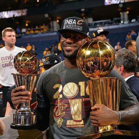 2016 champs!!! Lebron James Cavaliers, Mvp Trophy, Lebron James Championship, King Lebron James, Cavaliers Nba, Cleveland Cavs, King Lebron, Nba Championships, Nba Pictures