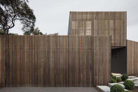 Exterior Wood Slats ➸ Trendy cladding solution from Solomon Troup Architects ~ Art Exterior Images Timber Battens, Wood Slat Wall, Wall Exterior, Casa Container, Timber Cladding, Exterior Wood, Wood Slats, The Building, Contemporary Architecture