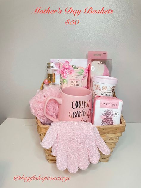 Mother’s Day Gifts Baskets, Homemade Housewarming Gifts, Diy Mother's Day Gift Basket, Mothers Day Gift Basket, Pink Gift Basket, Gifts Aesthetic, Mothers Day Baskets, Homemade Gift Baskets, Hamper Ideas