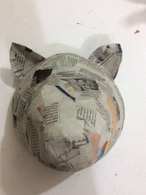 Máscaras de papel hechos sobre globo, papel mache, México #papelmache #mascaras Mascara Papel Mache, Paper Mache Crafts, Cardboard Art, Papel Mache, Paper Mache, Diy Paper, Art Diy, Home Diy, Bubbles