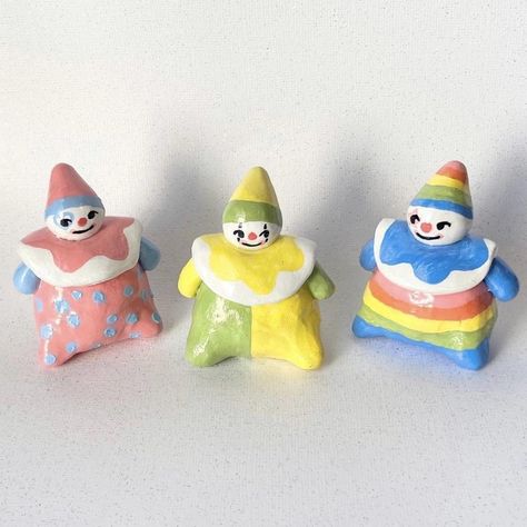 Clowncore Doodles, Pop Art Clay Projects, Weird Clay Ideas, Clown Pottery, Clown Ceramics, Cute Clown Art, Clay Clown, Clown Stuff, Clown Core