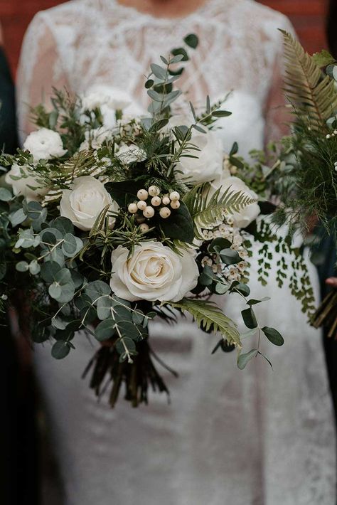 Winter Bouquets, Simple Wedding Bouquets, Greenery Wedding Bouquet, Green Wedding Bouquet, White Winter Wedding, Greenery Bouquet, Winter Wedding Bouquet, Summer Wedding Decorations, Bridal Bouquet Fall