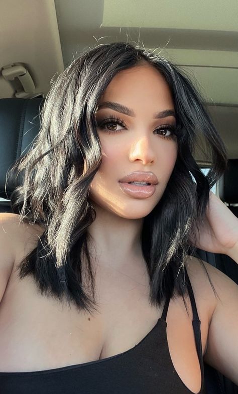 Black Latina Hair, Short Hairstyle Women Black Hair, Brown Latina Hair, Latina Bob Haircut, Baddie Short Hair, Black Hair Inspo Short, Latina Haircuts, Latina Hairstyles Short, Makeup With Black Hair