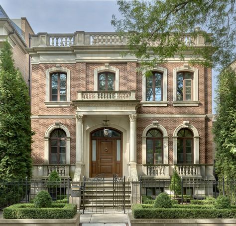 Lincoln Park Greek Revival – BGD&C Homes Greek Revival Home, Townhouse Exterior, Kerala House, Chicago House, Revival Architecture, Brick Exterior House, Casas Coloniales, Ideas Casa, Greek Revival