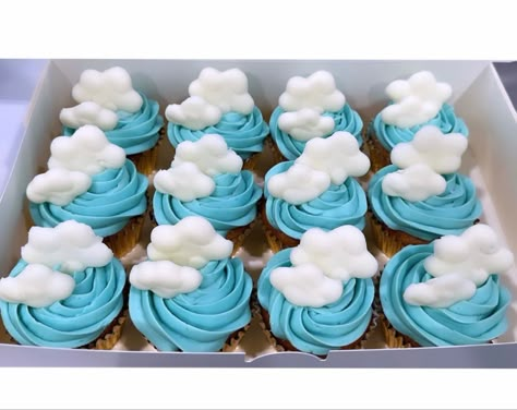 Cloud Cupcakes Ideas, Cloud 9 Cupcakes, Hot Air Balloon Cupcakes, Hotairballoon Party, Cloud Nine Birthday Party Decorations, Prom Desserts, Hot Air Balloon Cupcake, Bridal Cupcakes, Cloud Baby Shower Theme