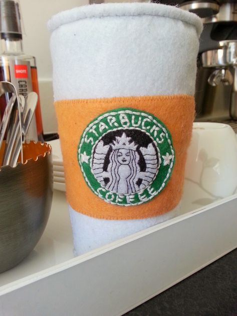 Coffee Cups Diy, Cup Pattern, Starbucks Coffee Cup, Starbucks Diy, Fabric Pen, Felt Food, Animal Projects, Starbucks Cup, Fake Food