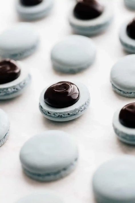 Filled macaron shells with earl grey ganache. Earl Grey Macaron, Piping Templates, Tie Dye Cupcakes, Vegan Macarons, Lavender Macarons, Chocolate Macarons, How To Make Macarons, Macaron Recipe, Grey Tea