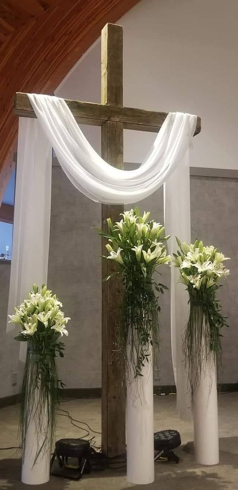 Resurrection Decorations Church, Easter Altar Decorations Display, Easter Sunday Decorations Church, Lent Altar Decorations Ideas, Easter Altar Decorations Ideas, Catholic Easter Altar Decorations, Church Decor For Easter, Easter Sunday Decorations, Easter Cross Decorations Church