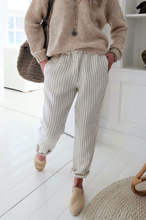 Linen Joggers Outfit, Jewelry 2023, Clothes For Women Over 50, Linen Joggers, Tunic Designs, Joggers Outfit, Linen Maxi Dress, Linen Trousers, Blouse Outfit