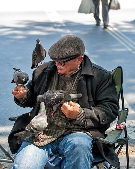 People On the Street People In Street Photography, Street People Drawing, Daily Life Photography People, Photos Of People Doing Things, People In Environments, People Watching Photography, People Being People Photography, Regular People Photography, Random People Photography Street