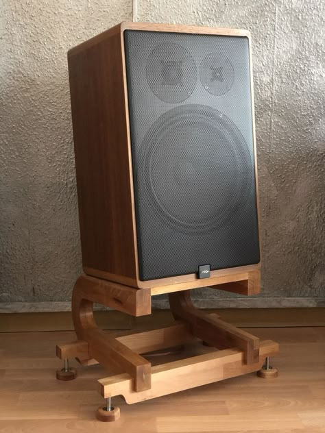 Speaker Stands Diy, Hifi Furniture, Wood Speakers, Wooden Speakers, Subwoofer Box Design, Speaker Projects, Vintage Speakers, Speaker Box Design, Audio Room