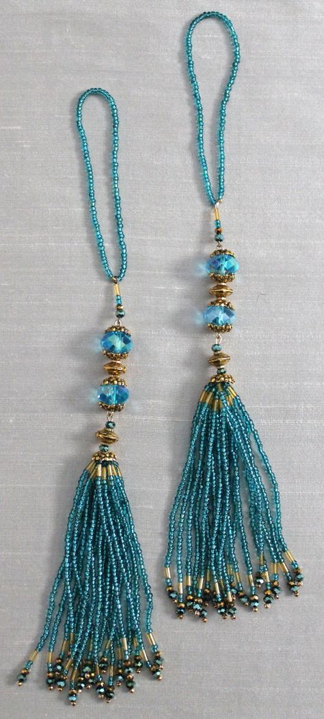 Diy Collier, Turquoise And Gold, Diy Tassel, Tassel Jewelry, Diy Schmuck, Purse Charms, Beaded Tassels, Jewelry Creation, Jewelry Projects