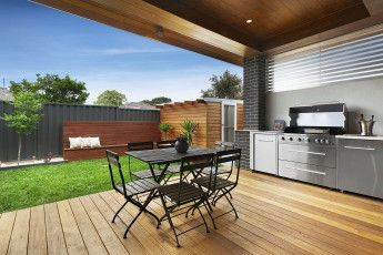 Backyard Grilling Area, Bbq Shed, Outdoor Bbq Area, Outdoor Bbq Kitchen, Backyard Privacy, Small Courtyards, Built In Grill, Modern Backyard, Decks Backyard