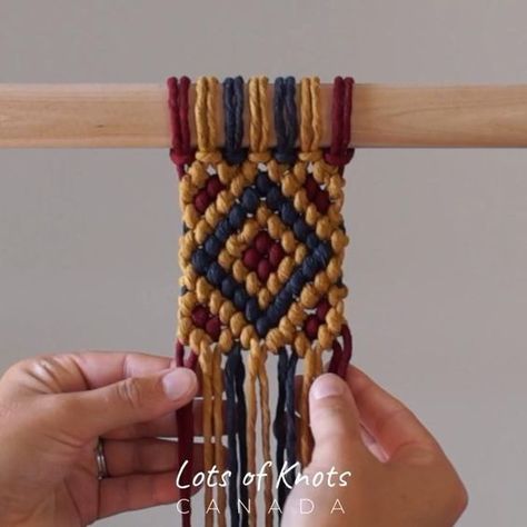 Double Half Hitch Knot, Hitch Knot, Simpul Makrame, Pola Macrame, Half Hitch Knot, Macrame Tutorials, Knot Pattern, Macrame Knots Tutorial, Macrame Supplies