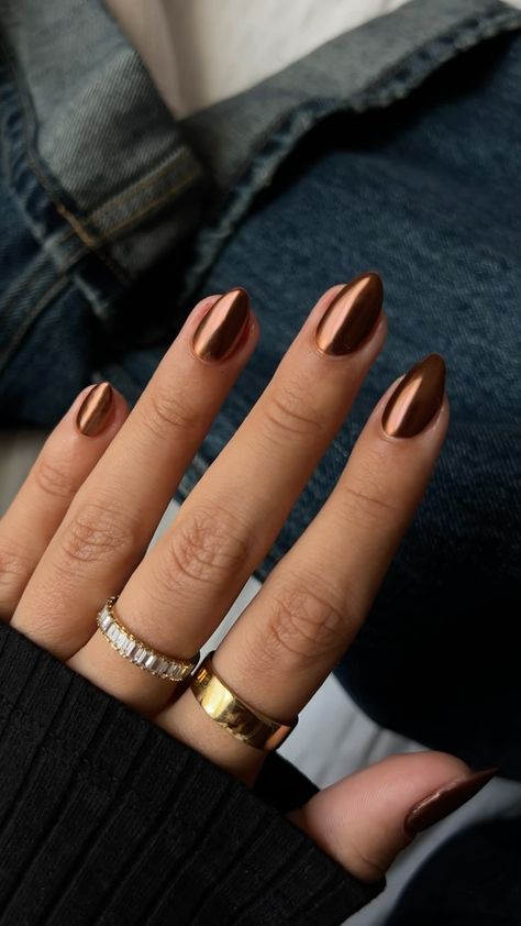 Samantha 🌹 | loving all the fall chrome combos 🤎☕️🍫 Products used: @dndgel Spiced Brown @opi Great Copper-tunity @gelishprofessional No Wipe top coat... | Instagram Short Gel Nails November, November Gel X Nails, Fall Gelish Nails, Winter Thanksgiving Nails, Natural Trendy Nails, Short Chrome Nails Fall, Fall Gel Nails Chrome, Bronze And Brown Nails, Nails That Go With A Gold Dress