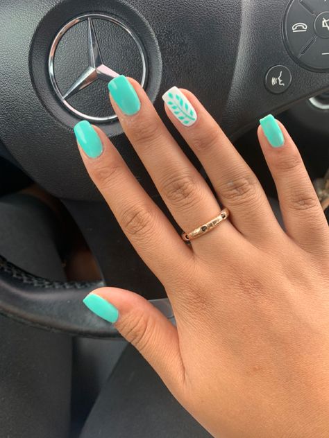 Simple Nail Accents, Nails Inspiration Summer 23, Teal Gel Nails Ideas, Short Squoval Acrylic Nails Summer, Turquoise Short Nails, Gel Nails Turquoise, Turquoise Summer Nails, Nail Art Ete, Turquoise Gel Nails