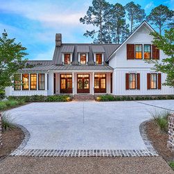 Low Country Homes, Modern Driveway, Farmhouse Exterior Design, Large Driveway, Gravel Driveway, Driveway Entrance, Bungalow Renovation, Driveway Design, Home Exterior Makeover