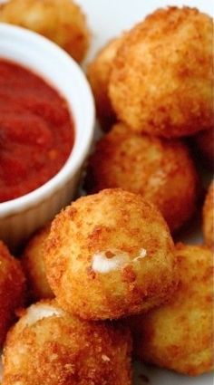 Things To Make With Mozzarella Balls, Baked Mozzarella Balls, Air Fryer Mozzarella Balls, Mozzarella Balls Recipe, Hearty Food, Mozzarella Balls, Tomato Basil Sauce, Basil Sauce, Spicy Tomato Sauce