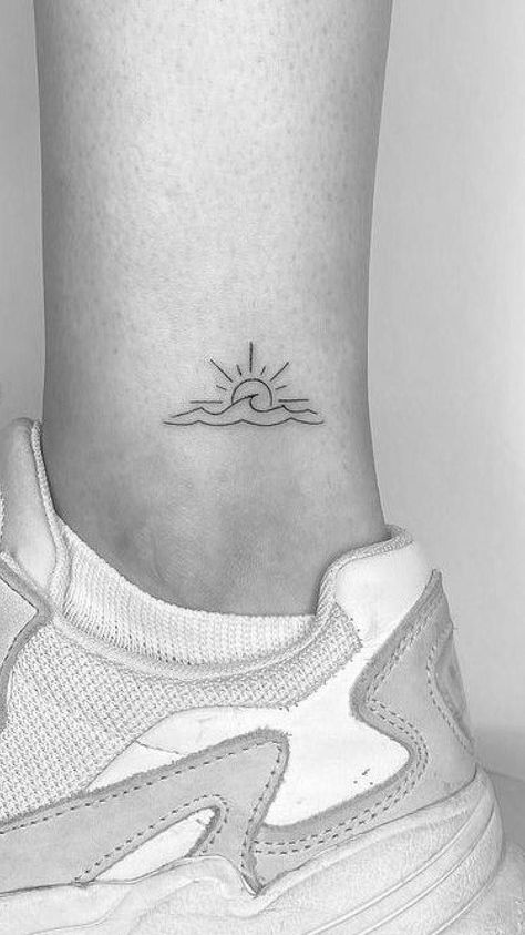 Tattoo Ideas For Girls Unique, Tattoo Ideas Female Meaningful Quotes, 17 Tattoo, Tattoo Pretty, Tattoo On Foot, Tattoo Ideas Female Meaningful, Tiny Woman, Tattoo Spots, White Ink Tattoo