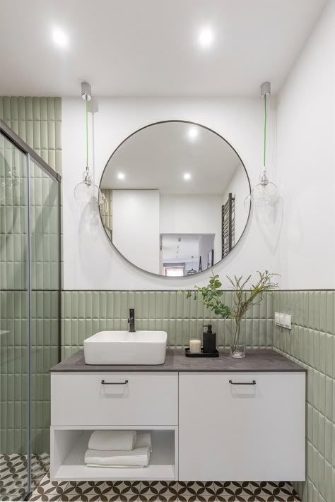 Monochrome Green Bathroom, White Tile Green Wall Bathroom, Bathroom White Tiles Green Walls, White Tiles Green Paint Bathroom, Pale Green Bathroom Tiles, Wc Ideas, Small Bathroom Interior, Bathroom Design Decor, Green Bathroom