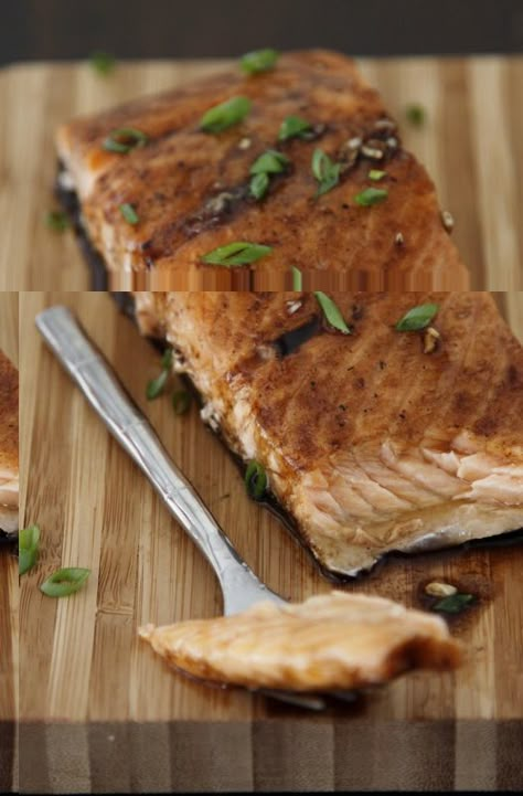 Maple Balsamic Glazed Salmon - yummy! I love Salmon! Balsamic Glazed Salmon, Roasted Salmon Recipes, Maple Balsamic, Garlic Butter Salmon, Salmon Dishes, Glazed Salmon, Roasted Salmon, Fish Dishes, Seafood Dishes