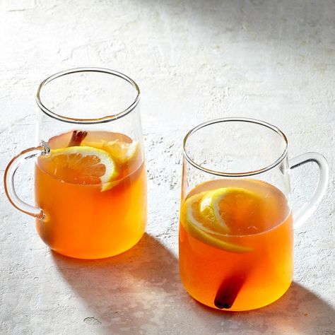 Virgin Hot Toddy Hot Whiskey Drinks, Usa Dessert, Toddy Recipe, Weight Watchers Recipes With Points, Hot Toddies Recipe, Garlic Butter Chicken, Healthy Teas, Warm Drinks, Hot Toddy