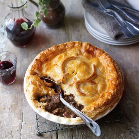 Make a change from beef by trying this delicious venison pie, full of classic bourguignon flavours Venison Pie, Pigeon Pie, Cooking Venison Steaks, Steak And Kidney Pie, Beef Pie, Deer Recipes, Venison Steak, Deer Meat, Beef Cheeks