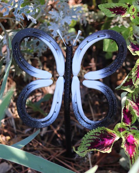 Welded Butterfly, Horseshoe Welding, Horseshoe Sculpture Metal Art, Scrap Metal Butterfly, Butterfly Horseshoe Art, Horseshoe Art Sculptures & Statues, Horseshoe Crafts Projects, Horseshoe Crafts, Horseshoe Art