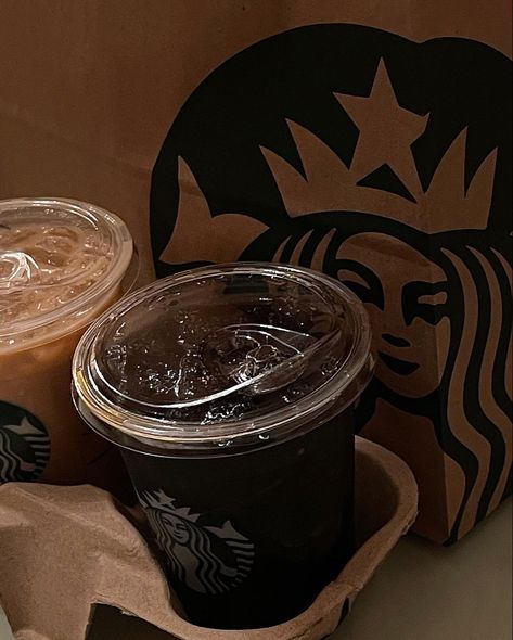 Iced coffee Starbox Coffee, Black Coffee Starbucks, Starbucks Black Coffee, Black Starbucks, Starbucks Aesthetic, Midnight City, Dark Academy, Cafe Aesthetic, Coffee Store