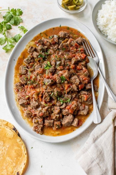 Bisteces a la Mexicana is a flavorful Mexican-style beef stew that cooks on low heat with tomatoes, jalapenos, onion, and Mexican herbs and spices. #beef #mexicanbeef #stew #beefstew #recipe #beefrecipes #healthyrecipes #weightwatcherrecipes #lowcalorierecipes #healthyrecipe #dinner Bistec Recipe, Mexican Beef Stew, Mexican Stew, Mexican Beef, Skinnytaste Recipes, Stew Meat, Beef Stew Recipe, Skinny Taste Recipes, Mexican Style