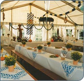 Deko Ziewer Octoberfest Party Ideas, Oktoberfest Party Decorations, Octoberfest Party, German Decor, German Party, Oktoberfest Decorations, October Fest, Golden Furniture, Oktoberfest Food