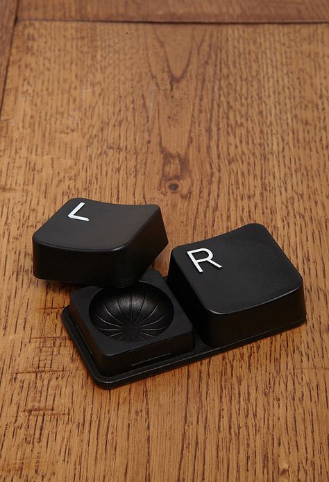 This clever Contact Key Case ($5) keeps your tech-savvy friends' contacts straight. Cute Contact Case, Contact Lense Case, Contact Lenses Case, Contact Case, Gifts For Techies, Contact Lens Cases, Cool Tech Gifts, Technology Gifts, Tech Humor