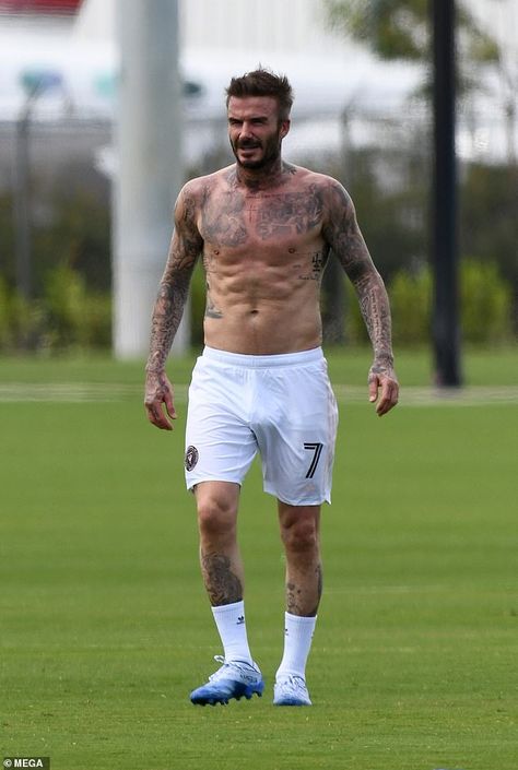 David Beckham Style, Romeo Beckham, Surfer Boys, Tattoo Inspiration Men, Soccer Guys, Bear Men, Football Boys, David Beckham, Sport Man