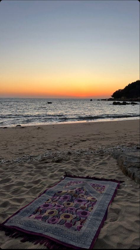 Islam Sunset, Ramadan Kareem Decoration, Muslim Pictures, Beautiful Status, Love In Islam, Pretty Landscapes, Muslimah Aesthetic, World Religions, Muslim Lifestyle