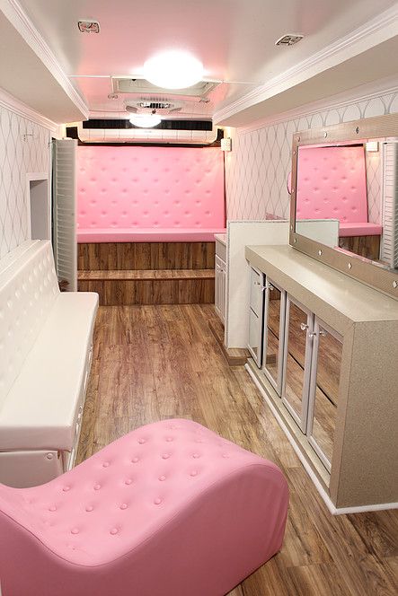 Spa Bus, Mobile Hair Salon, Mobile Beauty Salon, Spa Games, Bus Party, Beauty Van, Mobile Hairdresser, Kids Salon, Mobile Spa