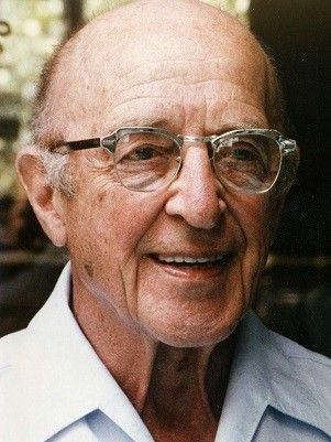 Carl Rogers is an American psychologist who originated the humanistic approach to psychology. He additionally is considered to be one of the pioneers of psychotherapy research. Read more about his biography, quotes, publications and books. Learning Theories In Education, Carl Rogers Quotes, Jerome Bruner, Cognitive Domain, Theories Of Personality, Humanistic Psychology, Carl Rogers, Jean Piaget, Self Actualization